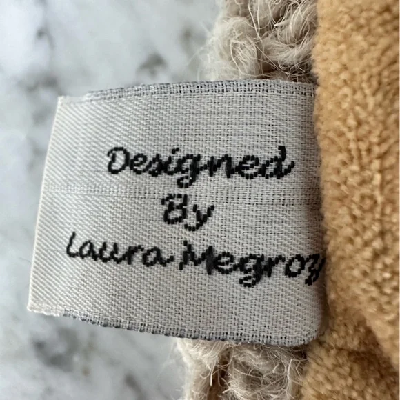 Chandler 4 corners wool hooked pillow with insert - Picture 5 of 12